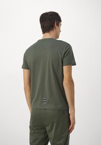 EA7 Emporio Armani Jednoduché tričko - verde scuro