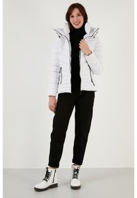 LELA SLIM FIT - Winter jacket - white