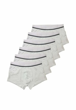 Sei boxer da uomo bianchi impilati, ciascuno con una fascia elastica bianca e nera in vita, su uno sfondo bianco semplice.