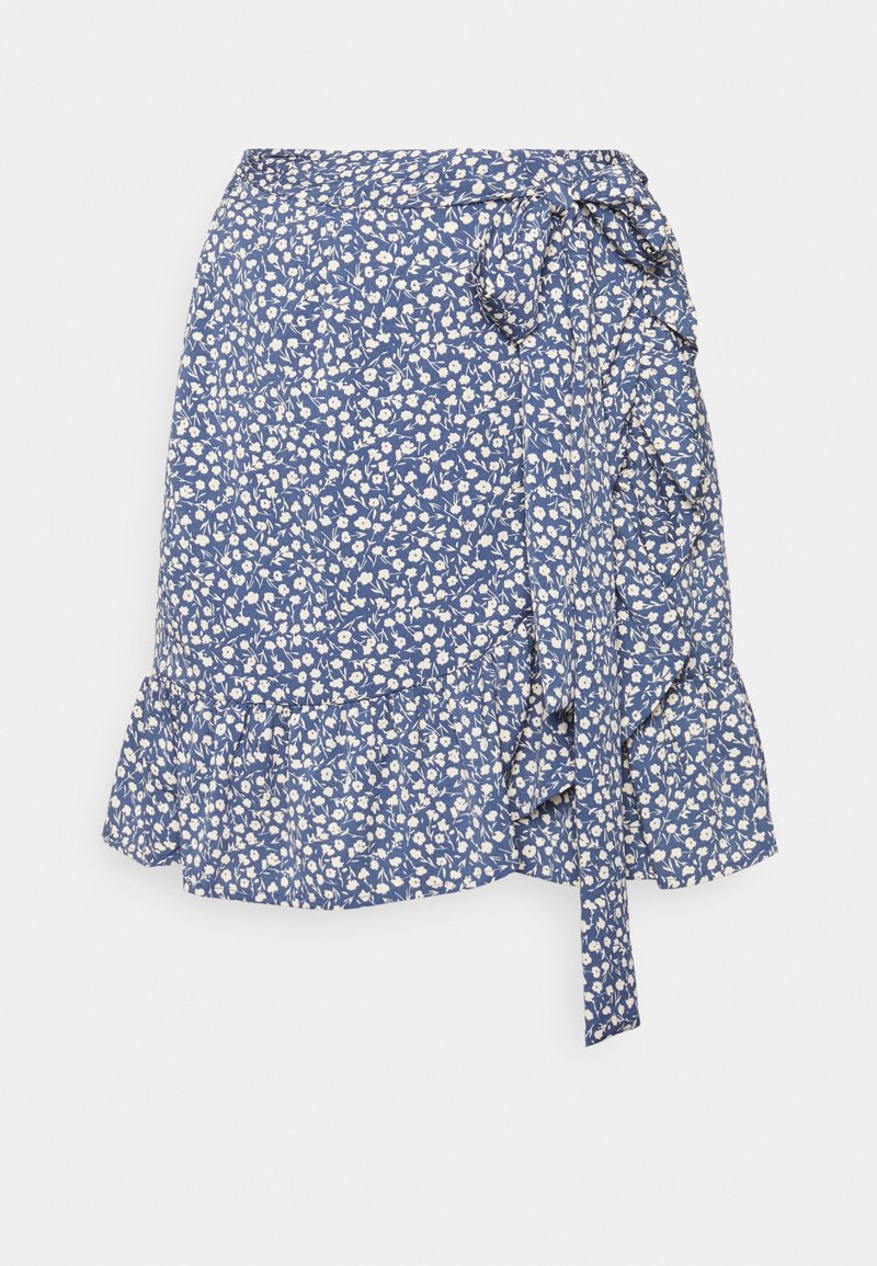Jupe portefeuille bleue à motifs floraux blancs, avec un ourlet volanté et un lien à la taille, fabriquée en tissu léger adapté aux temps chauds.