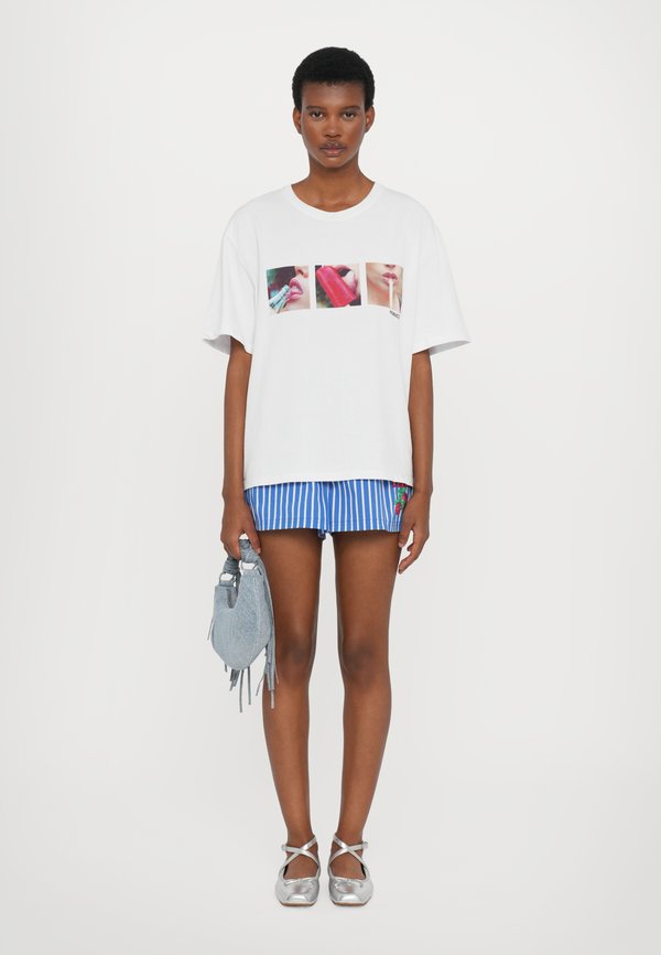 WOMEN'S WHITE POPSICLE MOUTH PRINT BOXY FIT  - Print T-shirt3