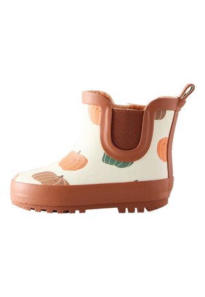 Botte de pluie en caoutchouc marron avec un corps blanc ornée de motifs de citrouilles orange et vert. Doublure marron douce, semelle texturée et languette de traction à l'arrière.