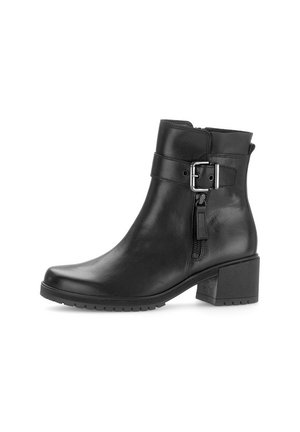 Bottine en cuir noir avec un bout rond, fermeture éclair sur le côté, accent de boucle au niveau de la cheville et un talon carré. Semelle en caoutchouc texturée.