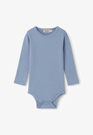 Body de bebé de manga larga con cuello redondo, color azul claro con textura acanalada, cierres de presión en la parte inferior, talla 9 meses.