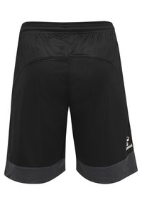 Pantalones cortos deportivos negros con textura de malla, que presentan un ribete gris en el dobladillo y un logo en la parte inferior de la pierna derecha.
