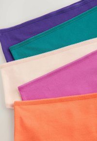 Vier stretch katoenen banden in paars, teal, beige, roze en oranje, elk met een geschulpte rand, in een gelaagde opstelling.