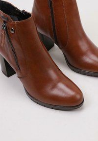 Sandra Fontán LINDA - Boots à talons - camel