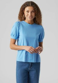 Vero Moda VMKERRY 2/4 O-NECK NOOS - Navadna majica - little boy blue