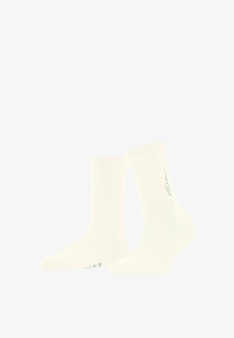 Białe skarpetki bawełniane typu crew o gładkiej fakturze. Posiadają prążkowany mankiet oraz subtelne logo przy palcach. Standardowy kształt skarpetki.