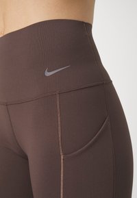 Nike Performance UNIVERSA - Leggingek - baroque brown/black