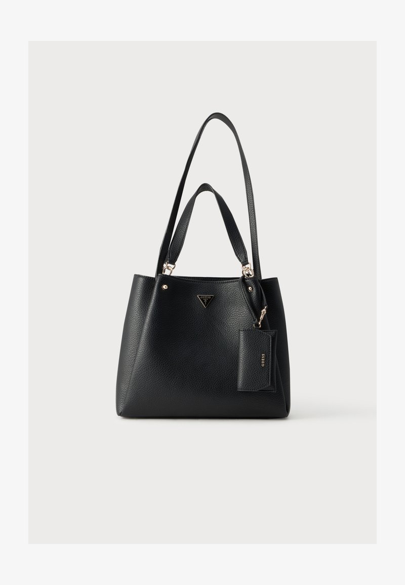 Sac à main en cuir noir texturé avec deux poignées, une petite pochette attachée et un logo Guess triangulaire à l'avant.