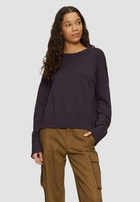 MIT SEITLICH GESCHLITZTEM SAUM - Pullover - lila