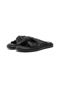 Zwarte leren sandalen met een geknoopt riempje en een gevoerde zool. Glad oppervlak, open neus en minimalistische stijl.