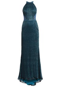 Wieczorowa sukienka w kolorze turkusowym z cekinami, z dopasowanym krojem, dekoltem na halter, bocznymi wycięciami oraz zwiewną spódnicą z delikatnym trenem.