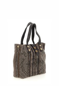 Borsa tote realizzata in tessuto intrecciato marrone e grigio, con manici in pelle nera e bottoni decorativi color oro sul davanti.