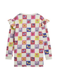 Felpa a maniche lunghe con base bianca caratterizzata da un patchwork multicolore di frutti, fiori e farfalle, accentuata da maniche con volant.
