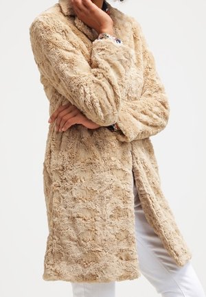 Abrigo corto - beige