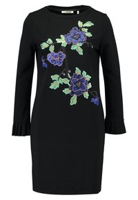 Svart klänning med långa ärmar, prydd med flerfärgad blommönsterbroderi i blått och grönt på framsidan, samt vågiga ärmslut.