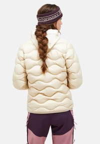 Peak Performance W HELIUM - Pūkinė striukė - beige