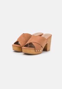 Call it Spring Zuecos - cognac