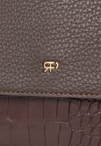 PARFOIS NEW ESSENTIAL - Torbica - brown