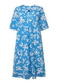Vestido azul de corte suelto, con patrones blancos similares a corales, mangas cortas y diseño de escote en V. Está hecho de una tela ligera.