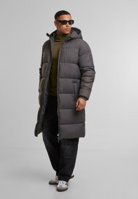Urban Classics LONG PUFFER - Vinterkåpe / -frakk - magnet
