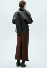 Mango Dolgo krilo - brown