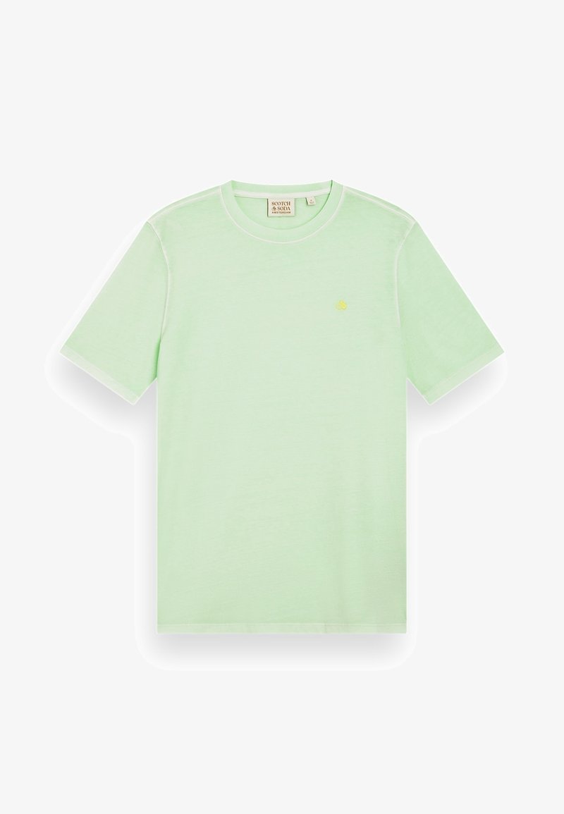 Camiseta de algodón verde claro con cuello redondo, mangas cortas y un pequeño logotipo amarillo en el pecho. Textura suave, ajuste relajado.