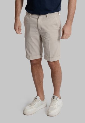 BERMUDA DELAVE - Shorts - white ivory