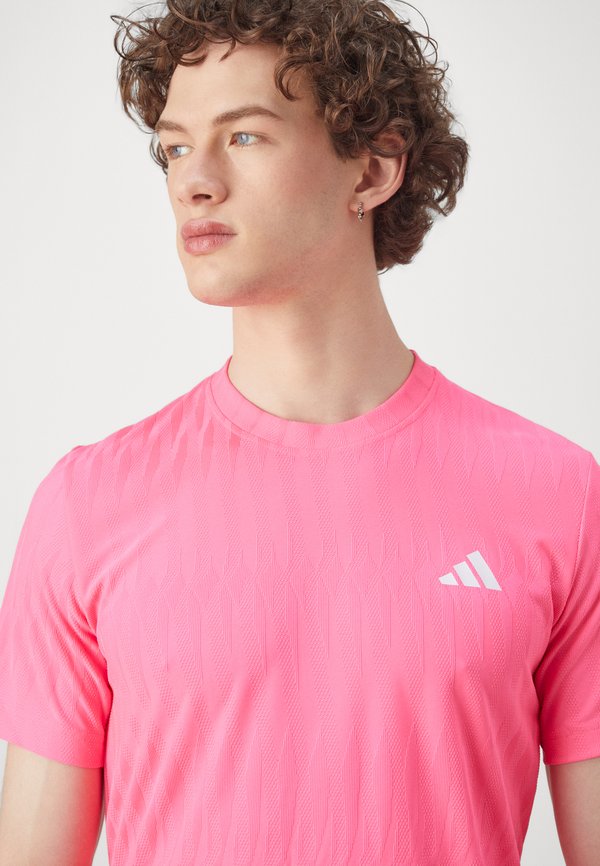 FREELIFT TEE - Sports T-shirt2