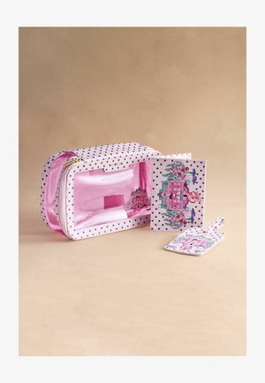 Cath Kidston, REGULAR FIT - TRAVEL ACCESSORIES SET - Rejsetilbehør - pink hotel print