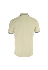 Polo shirt beige chiaro con colletto classico, maniche corte con polsini a righe multicolore e tessuto liscio e texturizzato.