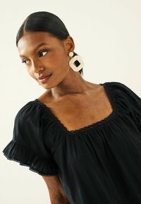 Next SQUARE NECK RUFFLE - Noční košile - black