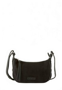 Schwarze Umhängetasche mit glatter Textur, geschwungener Form, Reißverschluss und verstellbarem Riemen. Auffälliges Markenlogo auf der Vorderseite.