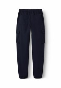 Marine cargobroek met een elastische tailleband, taps toelopende boorden, twee zijzakken en twee opgestikte zakken op de dijen; gemaakt van lichte stof.
