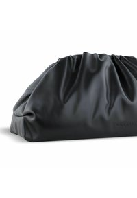 Borsa in pelle nera con un design morbido e arricciato. Finitura testurizzata e logo discreto visibile su un lato. Forma compatta e arrotondata.