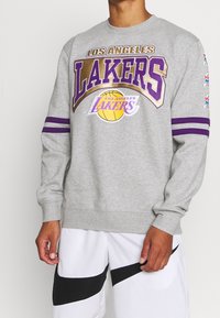 Mitchell & Ness Squadra - grey