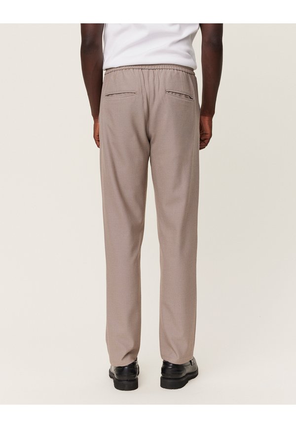 COMO TAPERED DRAWSTRING PANTS - Trousers - walnut melange3