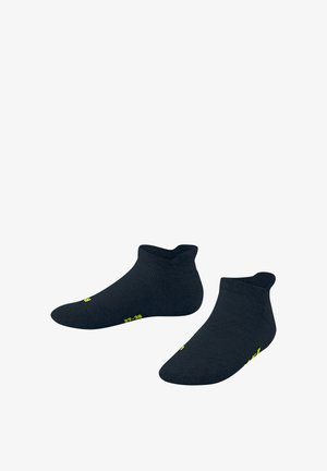 Paire de chaussettes de sport noires basses avec des marques de taille jaunes sur les orteils et les talons, affichées côte à côte sur un fond blanc.