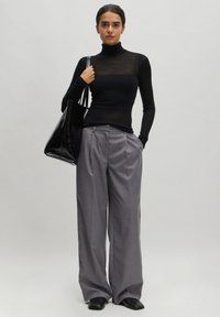 EDITED HATTI - Strickpullover - schwarz