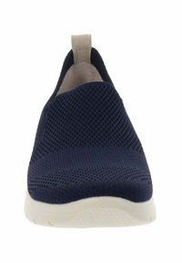 Scarpa slip-on navy con tomaia in rete testurizzata, caratterizzata da una punta arrotondata e una suola in gomma di colore chiaro. Design minimalista senza hardware visibile.