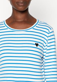 Kaffe LIDDY - Camisola de manga comprida - chalk/blue