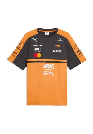 Maillot de sport à manches courtes orange et gris foncé avec plusieurs logos de sponsors, dont Puma, Dell, Mastercard et Optimum Nutrition.