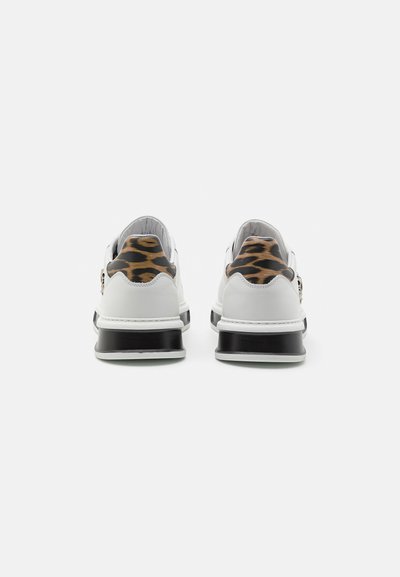Roberto Cavalli NOVAK LOGO - Tossud - white
