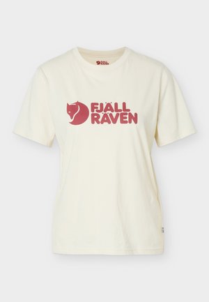 Camiseta de manga corta color crema con el logo rojo de Fjällräven y el emblema del zorro centrados en el frente sobre un fondo liso.