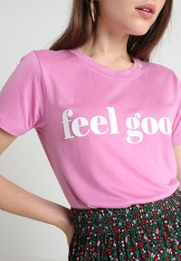 mbyM Camiseta estampada - pink