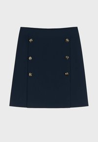 Jupe mini bleu marine avec six boutons décoratifs dorés disposés en deux rangées verticales à l'avant.