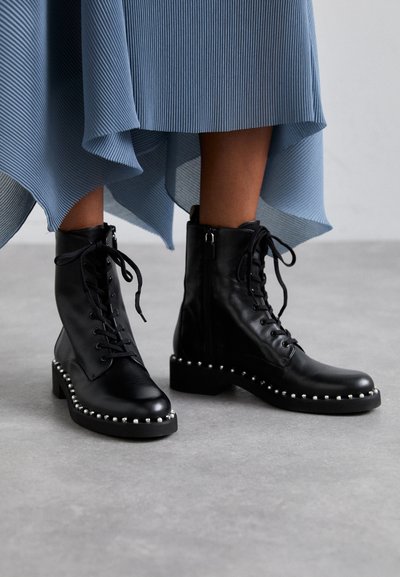 Stuart Weitzman REVERIE LACE UP BOOTIE - Botines con cordones - black