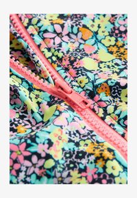 Ausgewählt, black ditsy floral